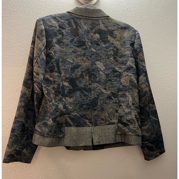 Your new Favorite Blazer - Picture 5 of 11